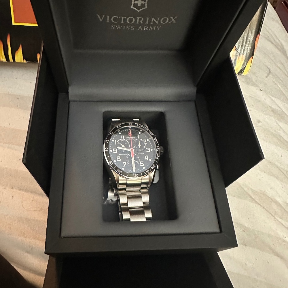 Men’s Swiss army victorinox watch brand new stainless steel
